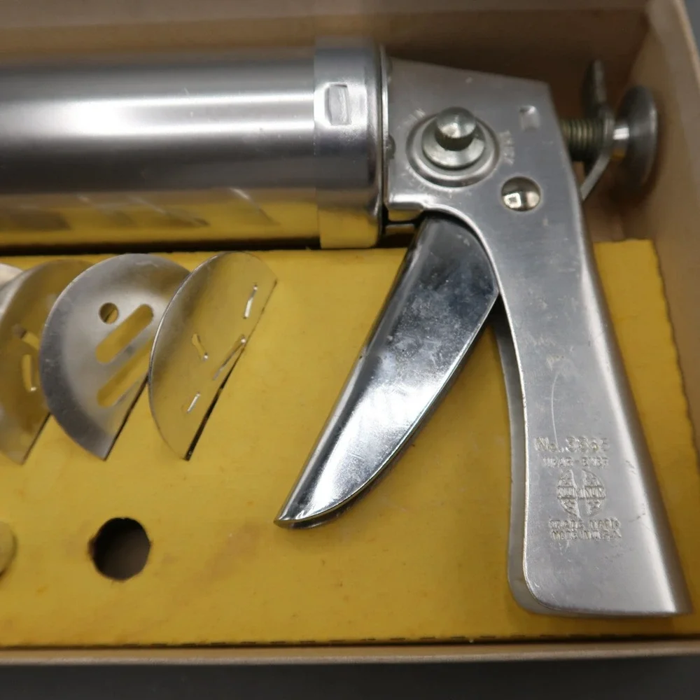 Vintage Wear Ever Cookie Gun and Pastry Decorator Trigger Quick No 3365 in box